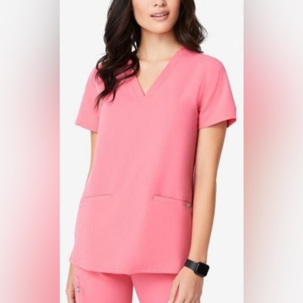💗 FIGS Casma Three-Pocket Scrub Top Medium Limited Edition color-Neon Pink EUC - Picture 1 of 15